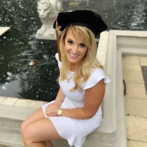 Meet your Posher, Arielle